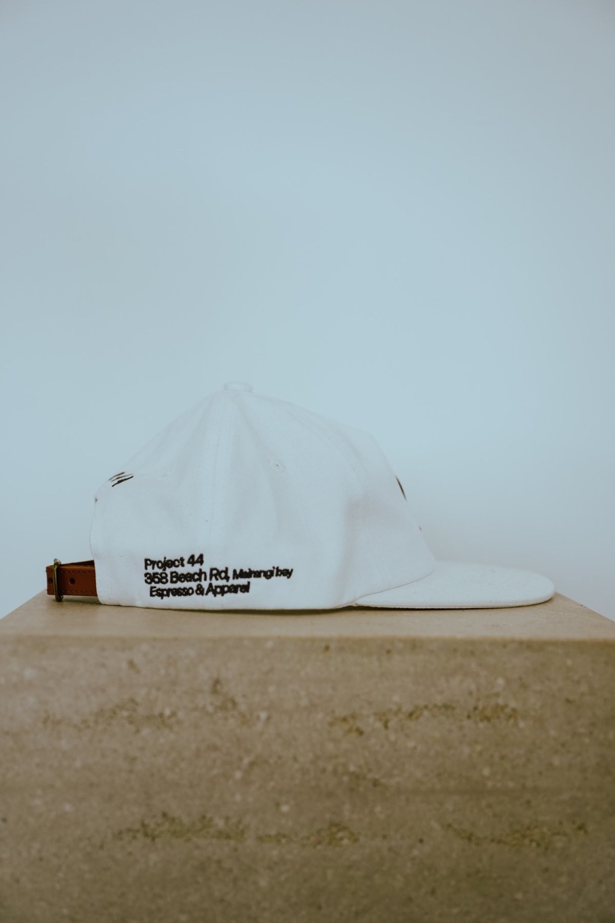 Mid-profile 5-panel white